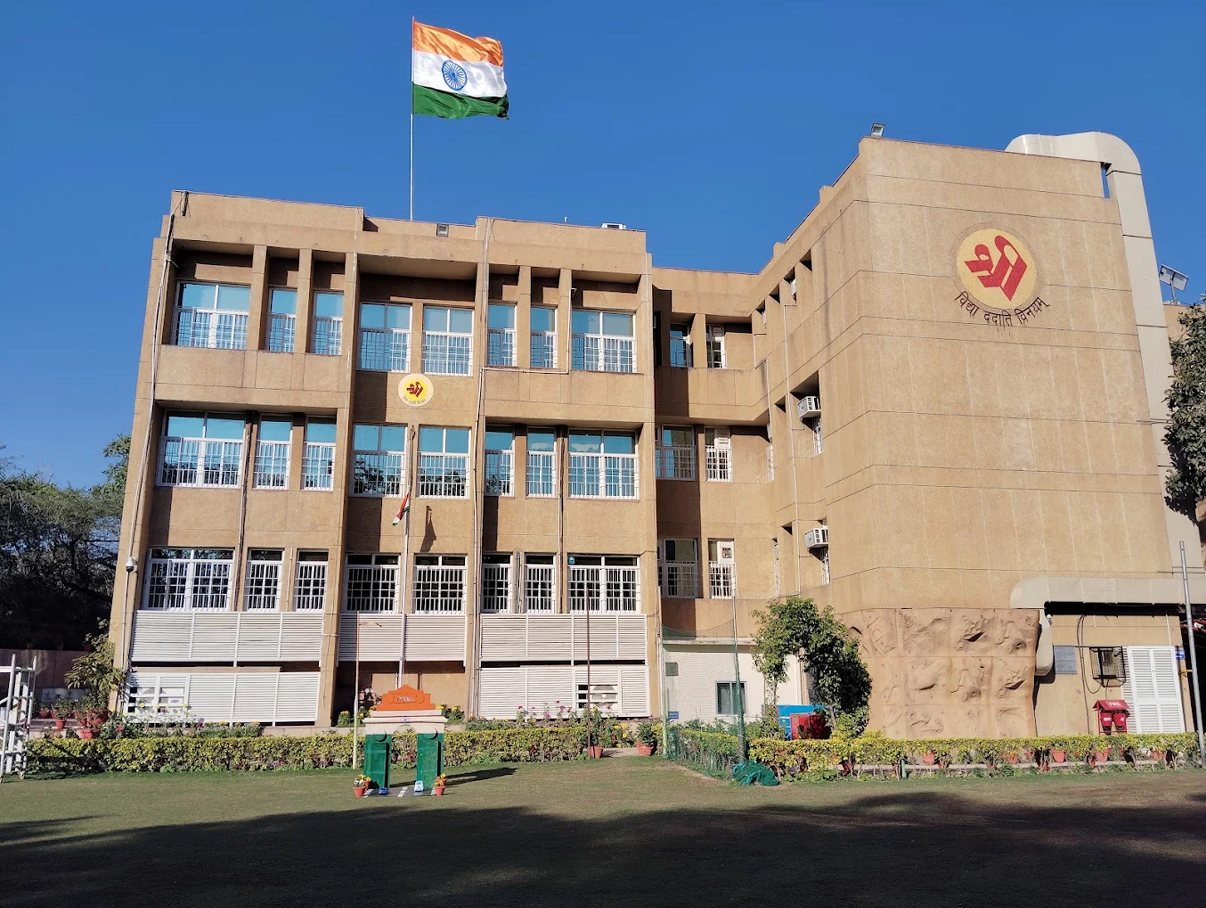 The Shri Ram School Vasant Vihar campus with the Indian flag flying above the building