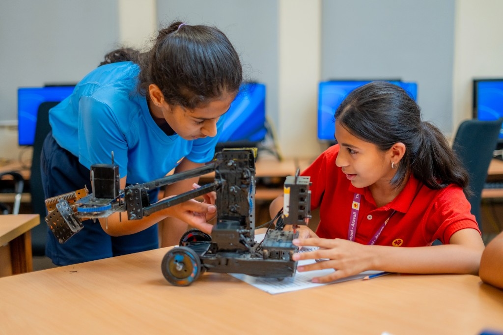 Junior School students taking part in a hands-on club activity at The Shri Ram School